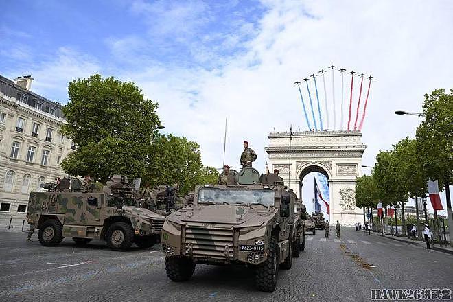 法国举行国庆日阅兵式 新型装甲侦察车亮相 印度三个方阵另有玄机 - 8