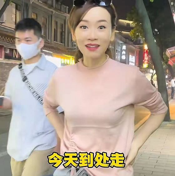 43岁最美港姐定居广州，街头大口吃路边摊直呼美味，四处逛无人识 - 2