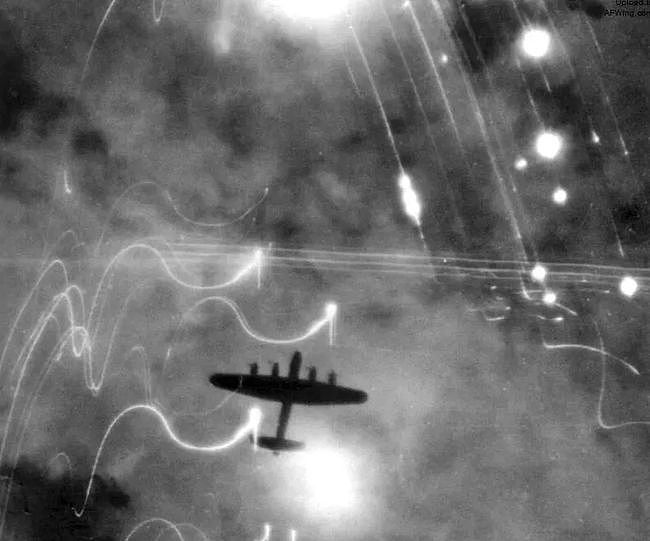 战争史上堪称“奇观”的千机大轰炸，盟军为何用于德国，而非日本 - 7