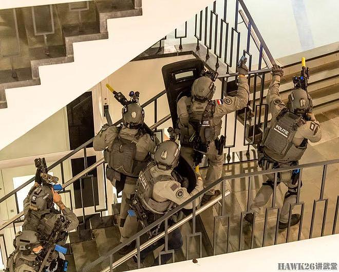 荷兰反恐部门联合演习 拯救被劫持人质 解读特种部队的现场行动 - 11