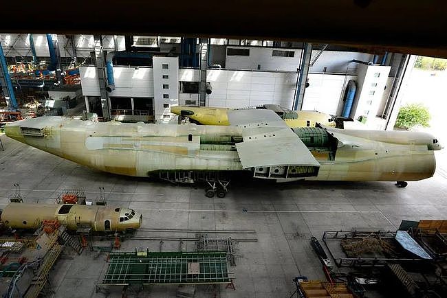 惊呆了！乌媒爆料仅存的一架安-225被击毁，世界最大运输机消失 - 7