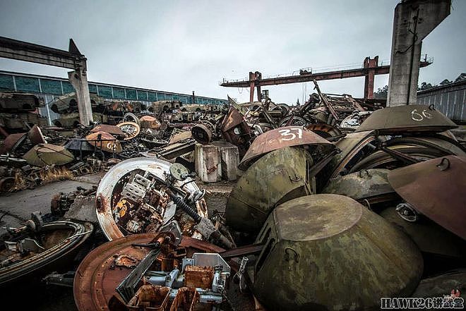 走进莫斯科的军事基地 数百辆装甲车残骸堆积如山 场面无比震撼 - 7