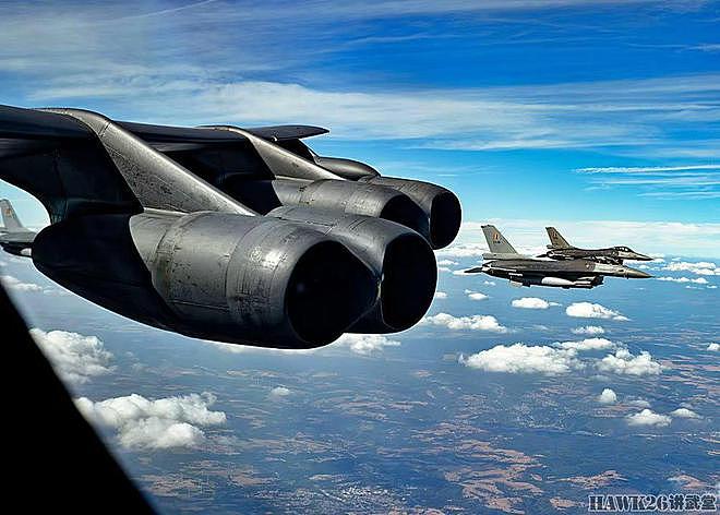 美军两架B-52H飞越欧洲大陆 与多国战机联合训练 展示战略威慑力 - 5