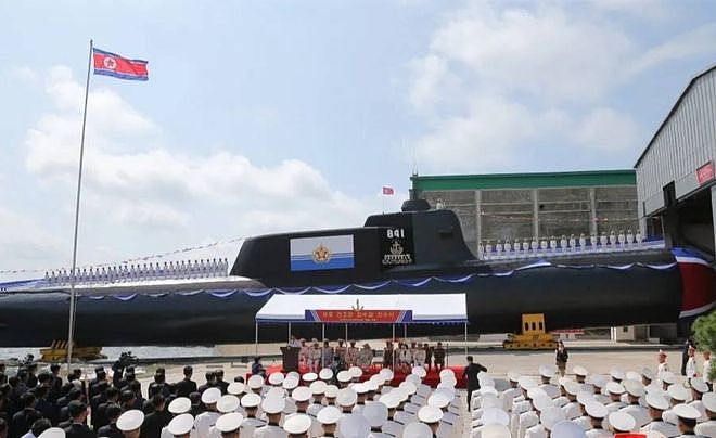 朝海军再添利器，首艘核攻击潜艇已下水，并以前海军将领命名 - 9