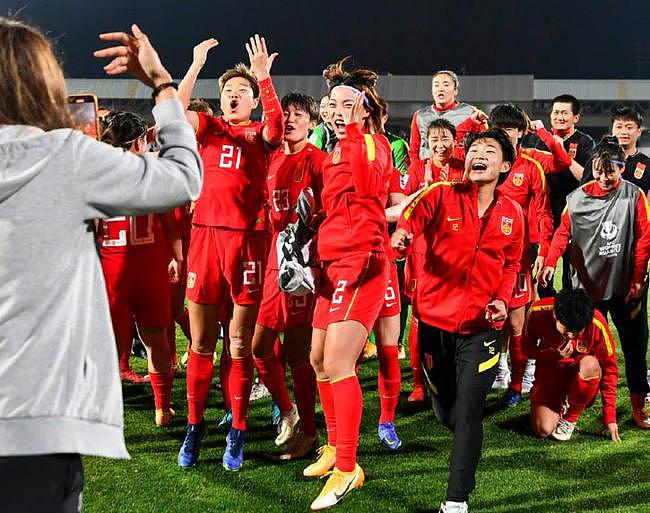 2-1！女足世界杯诞生第7队：亚洲鱼腩爆冷晋级，为这一刻苦等31年 - 4