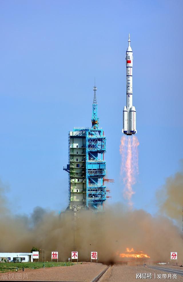 中国火箭发动机获得重大突破，历史上古人都制作过什么样的火箭？ - 2