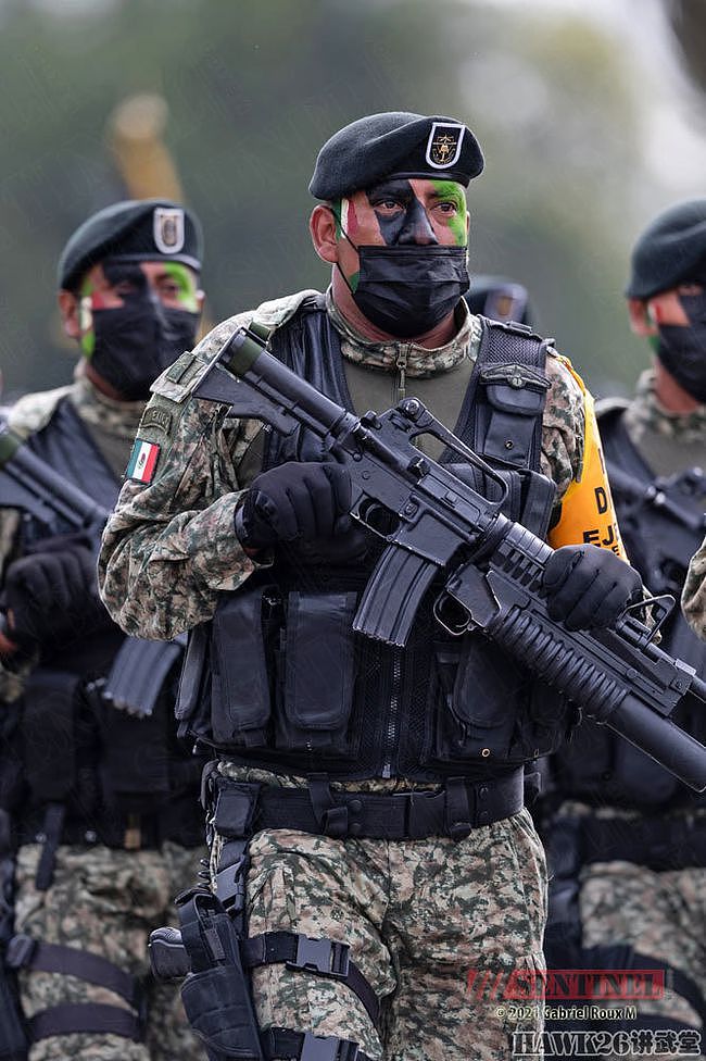 墨西哥独立日阅兵彩排 士兵面涂国旗色接受检阅 特色轻武器亮相 - 6