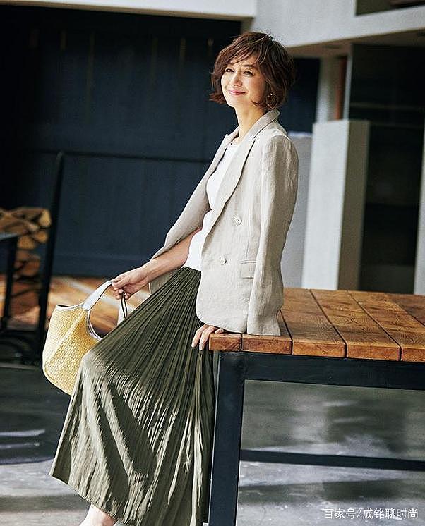 52岁的福冈佳子，是我见过最会穿的女人，知性的气质优雅到骨子里 - 7