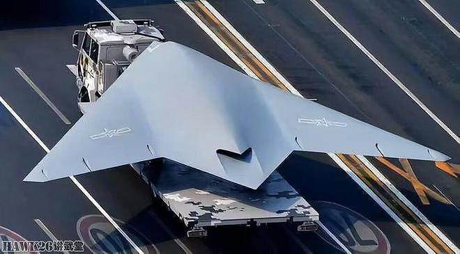 海外谈中国：攻击-11隐形无人机模型现身“陆基航母”意味什么？ - 2