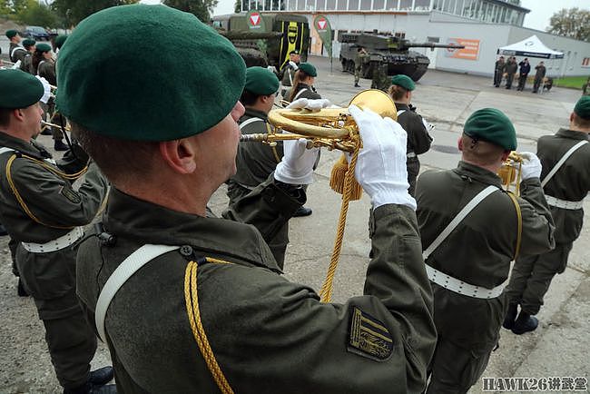 奥地利第4装甲掷弹兵旅举行换装仪式 接收迷彩服 告别单色作训服 - 12
