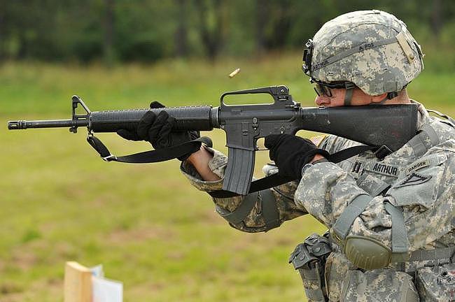 M16步枪已在美军服役长达半个世纪，它为何依旧没被取代？ - 2