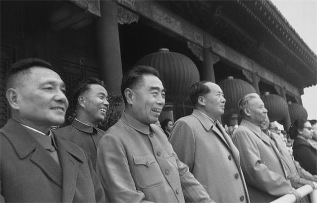 1955年新中国第一次授衔，为何大将衔的授衔人，必须是周恩来？ - 8