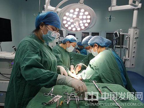 “连续10个小时4台大手术”丽水援疆医生黄玲聪争分夺秒与死神赛跑的一天 - 1