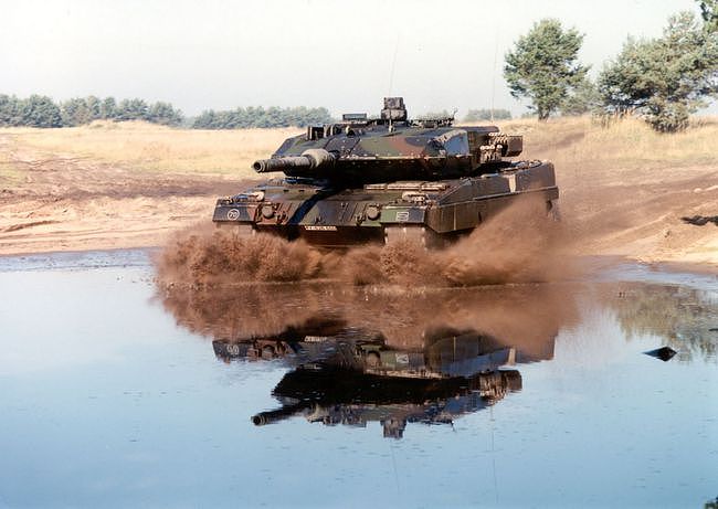 有多少国家装备德国豹2坦克？这个横跨欧亚两洲的国家拥有300辆 - 16