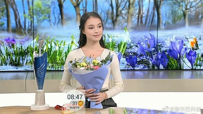 天仙下凡!谢尔巴科娃上俄罗斯电视节目,一袭白衣优雅晒出冬奥金牌 - 8