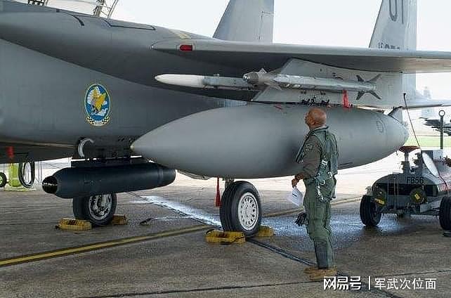 军迷热议！日本F-15C配备的“军团”吊舱，能威胁到歼-20吗？ - 9
