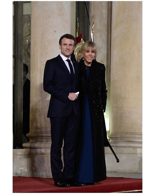 法国总统同框大24岁的妻子！布丽吉特穿开叉裙秀腿盘着发好美丽 - 6
