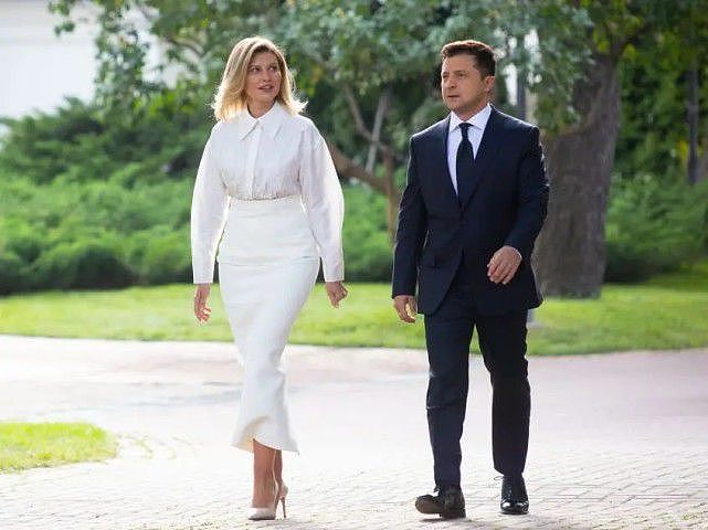 乌克兰第一夫人婚纱照罕见曝光！穿白裙好仙，如今身材堪比模特 - 7
