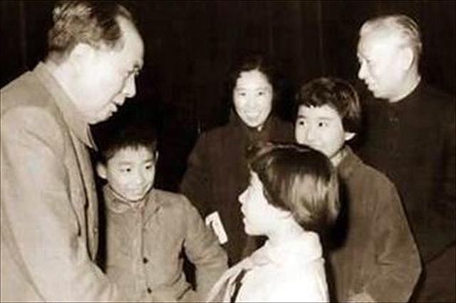 1983年，王光美到毛主席故居参观，临走时一句话道尽一生赤诚 - 10