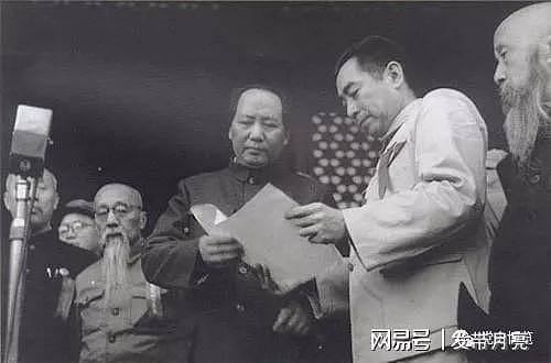 1949年开国大典背后的故事：几经修改的毛主席画像、朱德检阅部队 - 14
