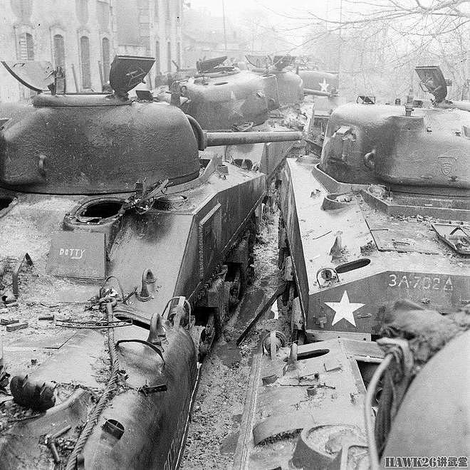 1944年堆积如山的美军装甲残骸 为防止影响士气 照片被长期管控 - 2