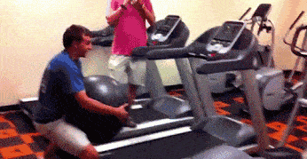 女子在健身房遭男子“误砸”，瞬间倒地不起，网友：健身先健脑 - 19