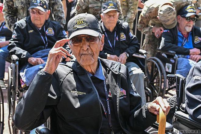 纪念诺曼底登陆80周年 百岁老兵参加活动 多国伞兵重演历史瞬间 - 17