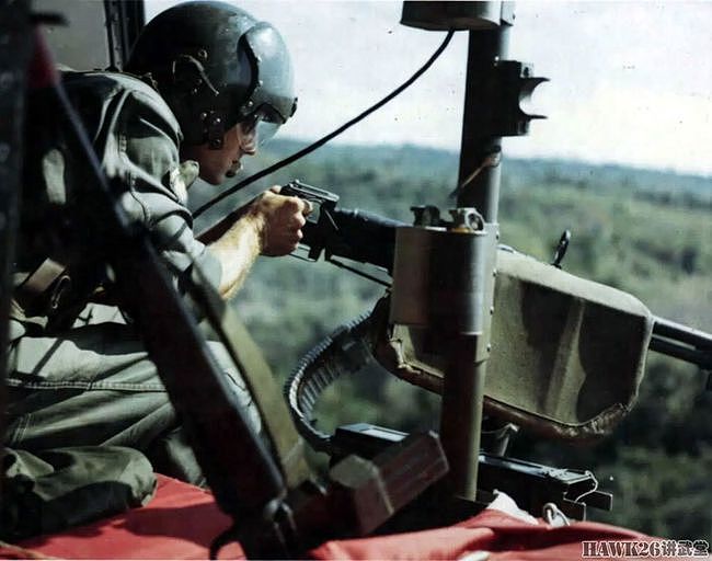 被《第一滴血》套牢的M60机枪 美国作家讲述舱门机枪的射击难点 - 7