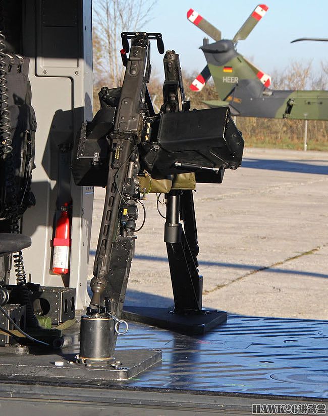 德军NH-90直升机实弹训练 舱门机枪手要经历18个月训练才合格 - 2
