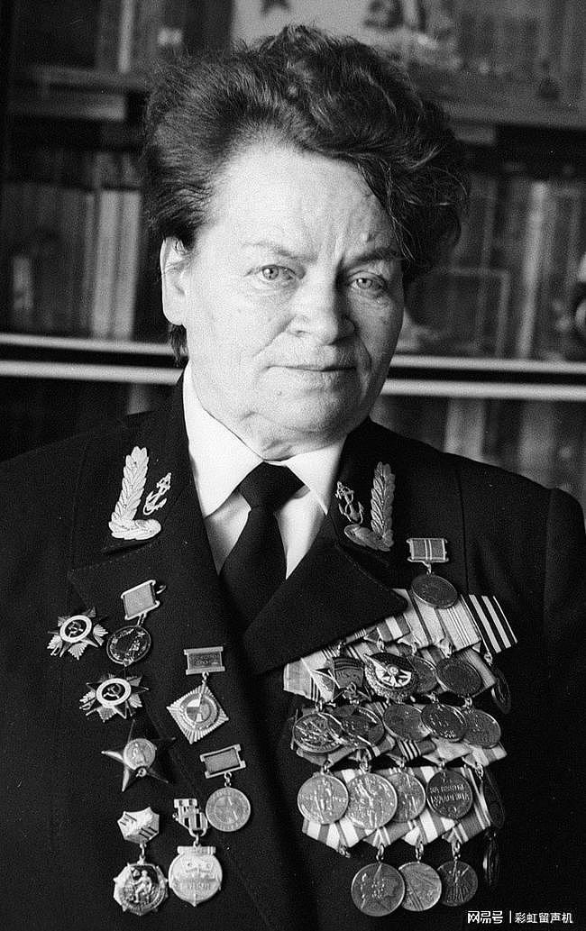 令德军闻风丧胆的苏联花木兰：获40枚勋章 8个欧洲城市的荣誉市民 - 7
