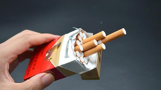 男人一天最多可以抽多少支烟？医生：控制在“这个数”，还可以 - 3