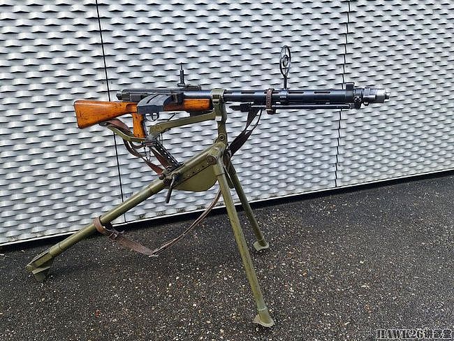 瑞士LMG25轻机枪现身古董枪械网站 做工精致 结构特殊 价格喜人 - 2