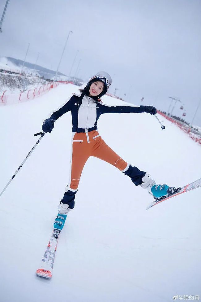 OMG | 虞书欣的雪场拍照pose分解，，空气都能变甜 - 33