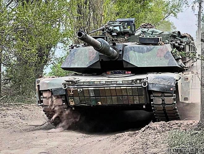 乌克兰M1A1坦克安装新型反无人机格栅装甲 完全覆盖炮塔的弱点 - 9