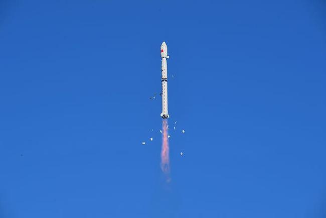 中国卫星化身“太空拖船” 将失效卫星送入“墓地轨道” - 1