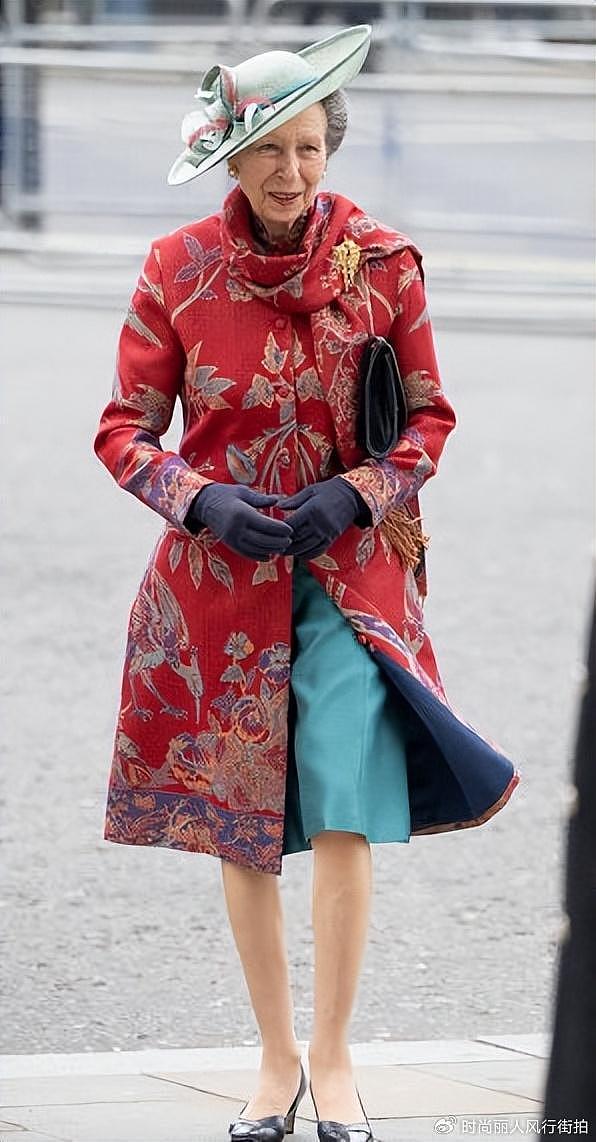 73岁英国长公主被迫当劳模！一袭红衣裹身好明媚，7天竟然营业8次 - 14