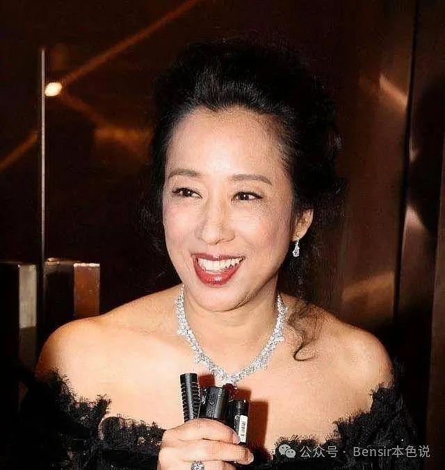 女性进步血泪史：家和万事兴，霍家四代女主人诠释豪门崛起的秘密 - 24