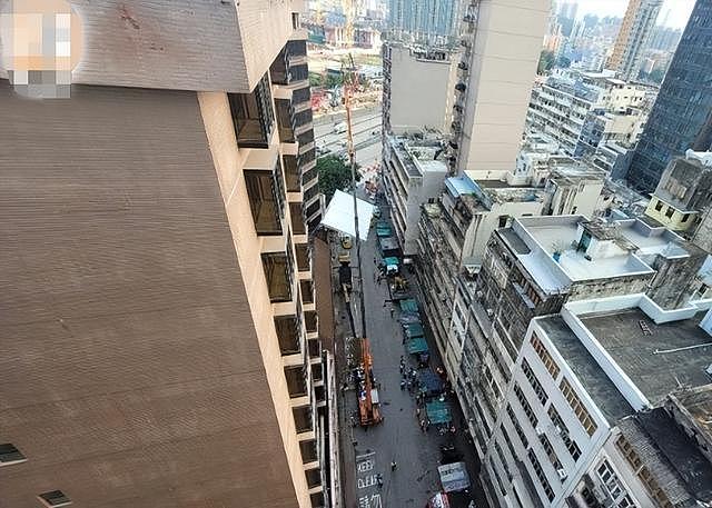 黄渤倪妮剧组突发意外，升降台从高空坍塌8人受伤，现场画面曝光 - 6