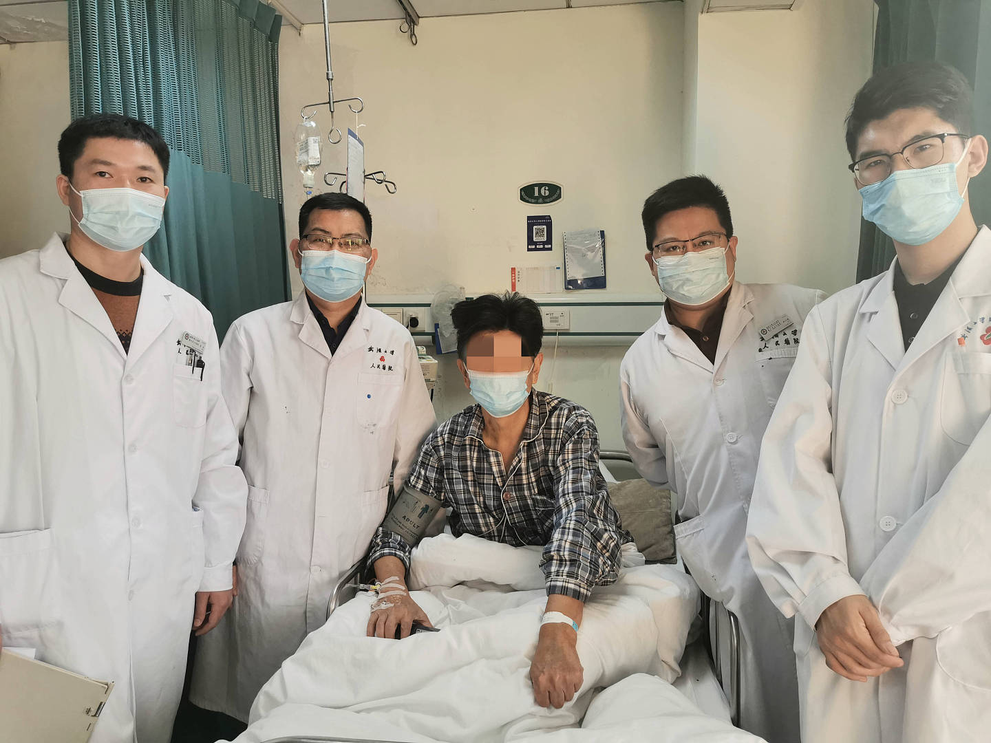 狐大医 | 武汉大学人民医院：大爷“不开胸”换了心脏主动脉瓣膜 - 1