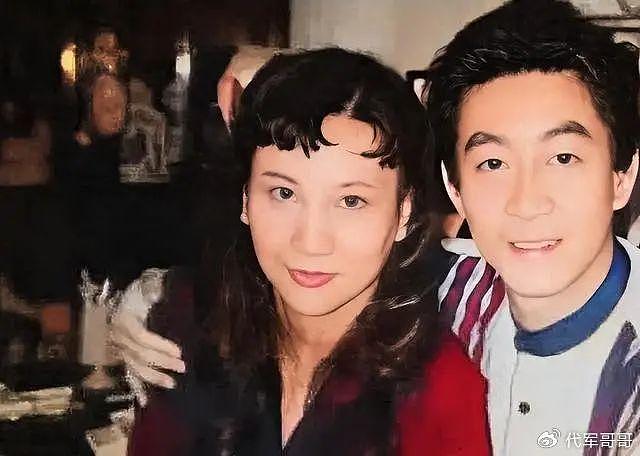 六小龄童金屋藏娇35年的妻子，原来是西游记中的她，难怪藏着掖着 - 12