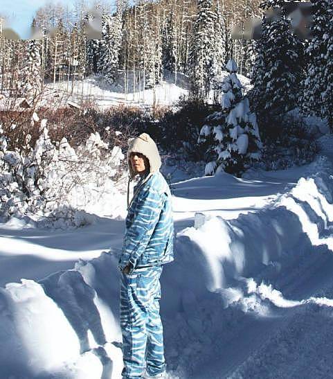 陈冠希与妻女携手拍大片，与4岁女儿雪地打闹，感慨自己非常幸运 - 2