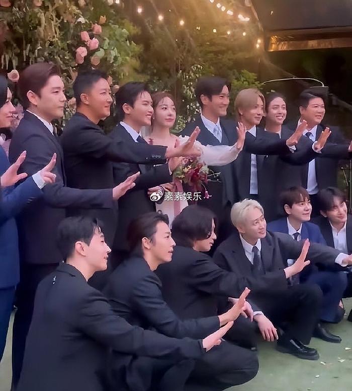 Super Junior在厉旭婚礼上合体，13人合影， 周觅和Henry也在现场 - 3