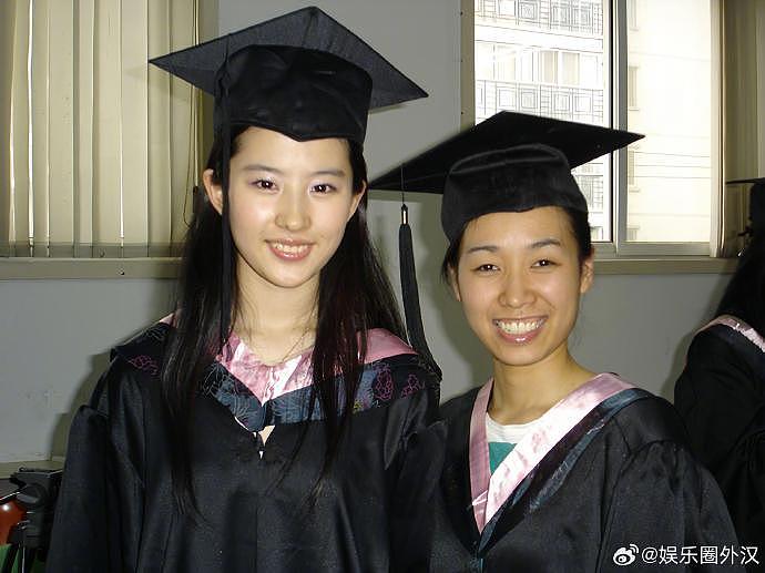 考古刘亦菲北电毕业照 ​​​ 这时候才19岁吧 美的像另一个维度的 - 3