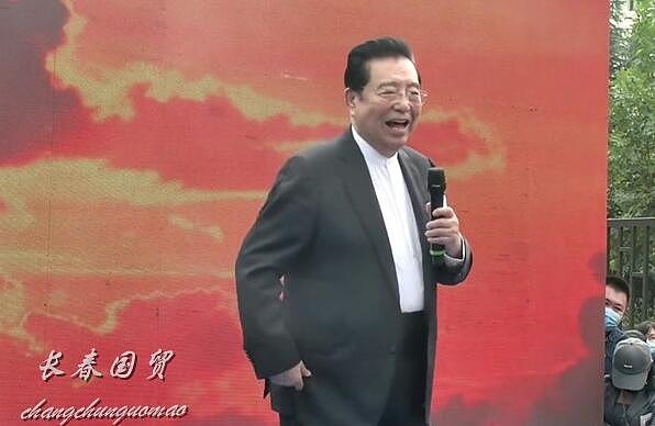83岁李双江参加商演状态好，舞台简陋围观群众稀少 - 6