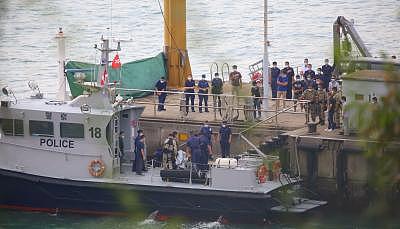 巡逻快艇被撞翻，香港女督察失踪两天后遗体被找到