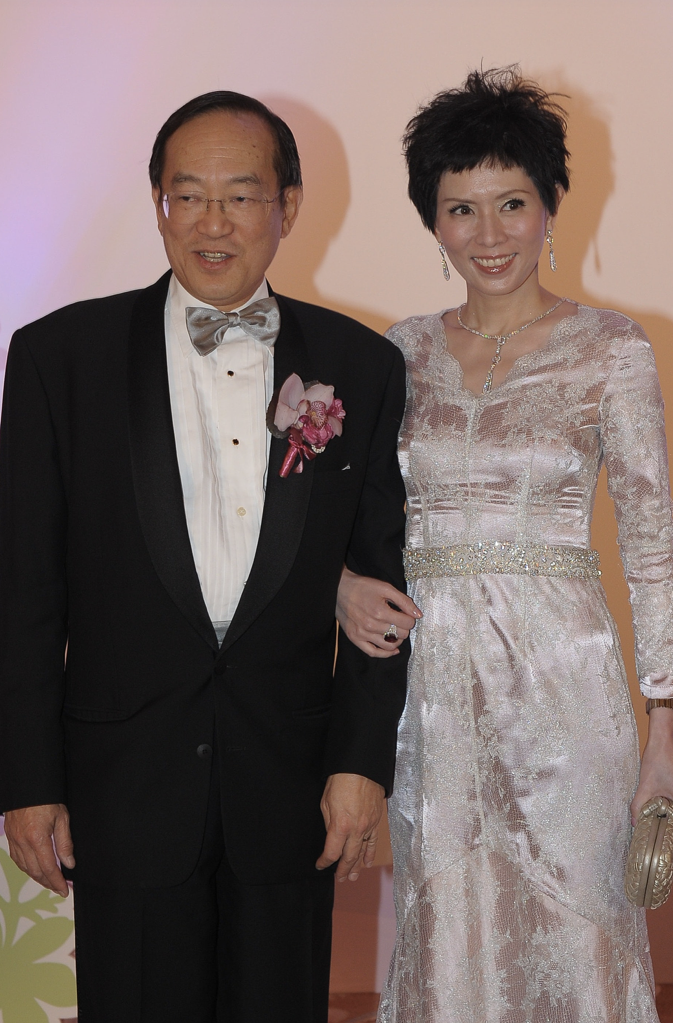 陈法蓉为罗慧娟庆祝56岁冥寿，连续九年送祝福，感慨只能重温旧照 - 4