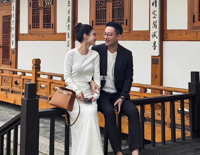 汪小菲正式公开未婚妻合照，两人搂肩对视甜笑，夫妻相很浓 - 2
