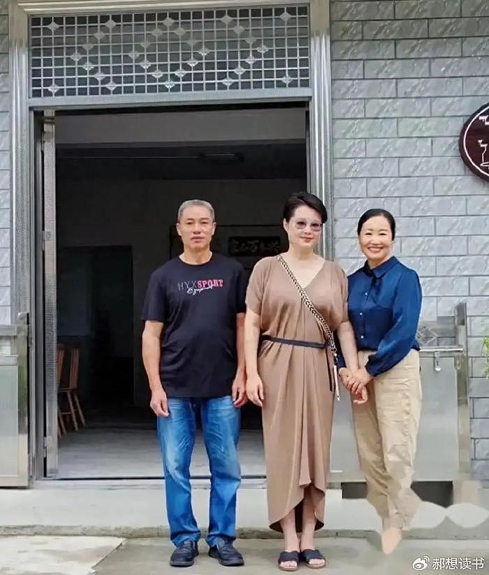 曾经又美又灵，如今胖若两人，清醒的袁立明白：慈善比名利更重要 - 1