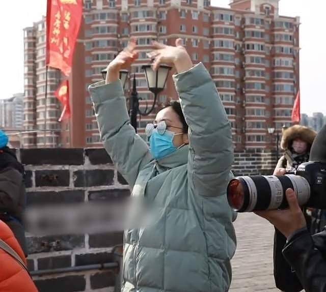 黄磊带小女儿拍MV，8岁多妹颜值出众，孙莉全程场外指导超有耐心 - 6