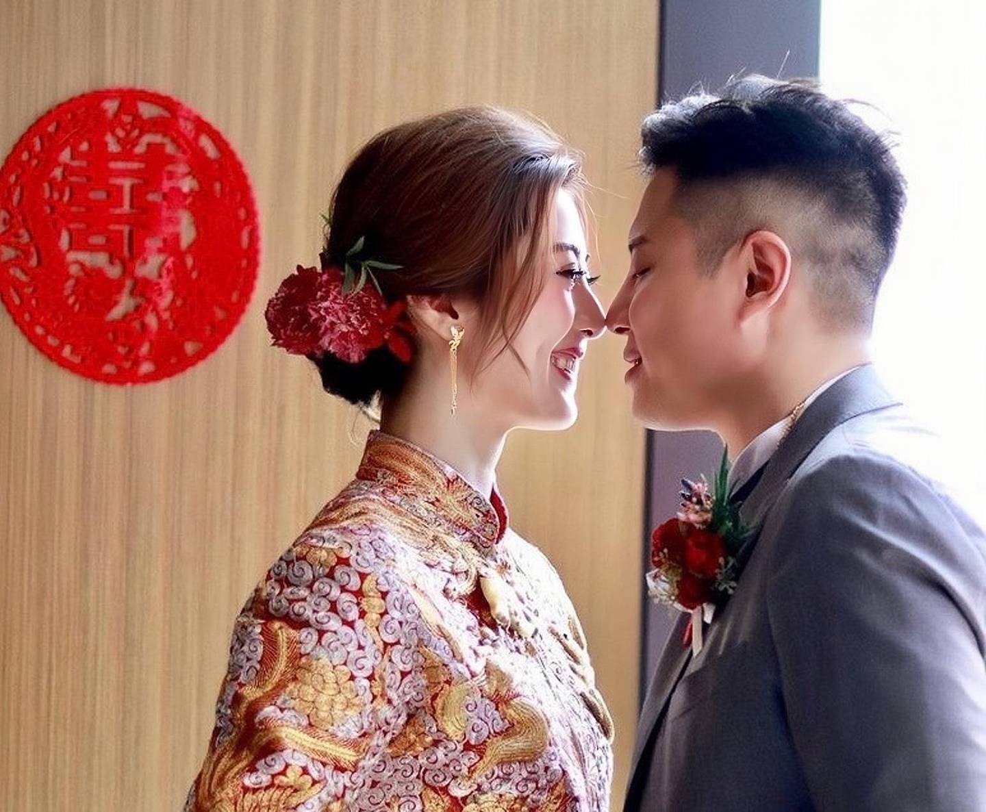 恭喜！33岁TVB人气女星风光出嫁，戴6对黄金龙凤镯尽显富贵 - 1